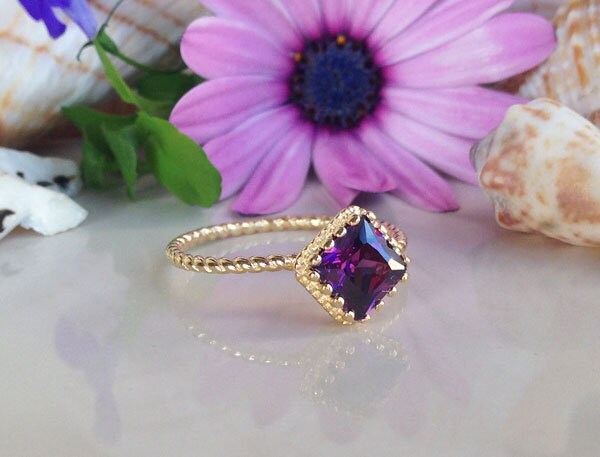 Amethyst Ring - February Birthstone - Simple Twist Band Ring with Square Purple Amethyst Stone - H.L.Jewelry