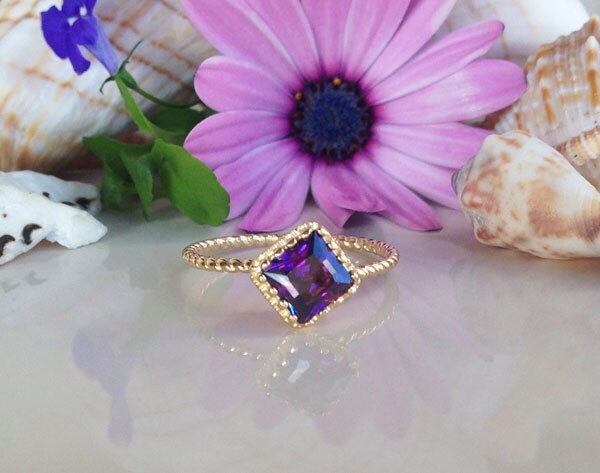 Amethyst Ring - February Birthstone - Simple Twist Band Ring with Square Purple Amethyst Stone - H.L.Jewelry