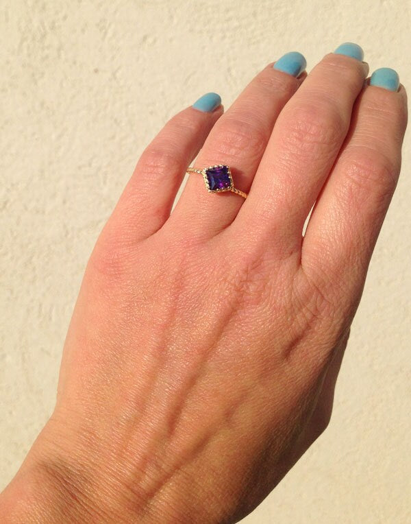 Amethyst Ring - February Birthstone - Simple Twist Band Ring with Square Purple Amethyst Stone - H.L.Jewelry