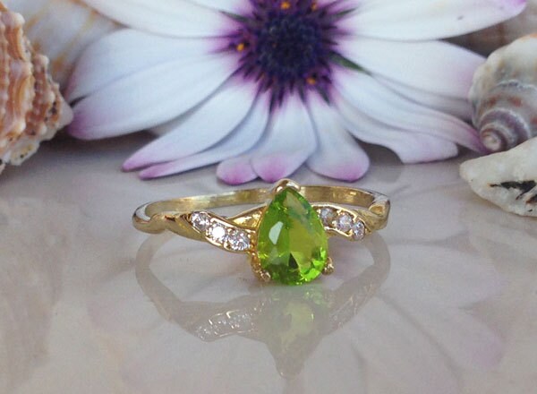 Peridot Ring - August Birthstone - Delicate Ring with Pear-Shaped Peridot Gemstone and Clear Quartz Accents - H.L.Jewelry