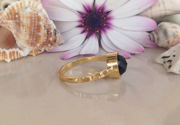 Black Onyx Ring - December Birthstone - Simple Ring with Round Black Onyx Gemstone - H.L.Jewelry