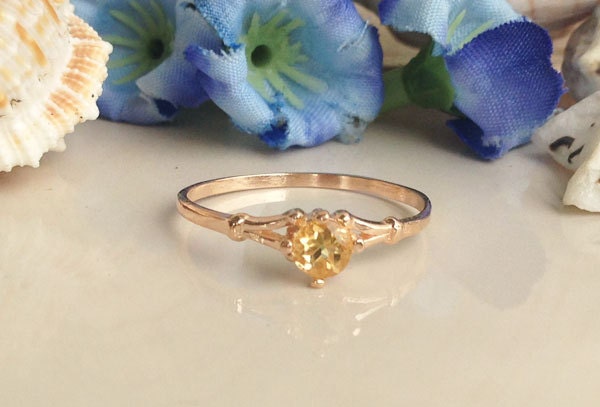 Citrine ring - November Birthstone - Simple Delicate Ring with Round Citrine Gemstone - H.L.Jewelry