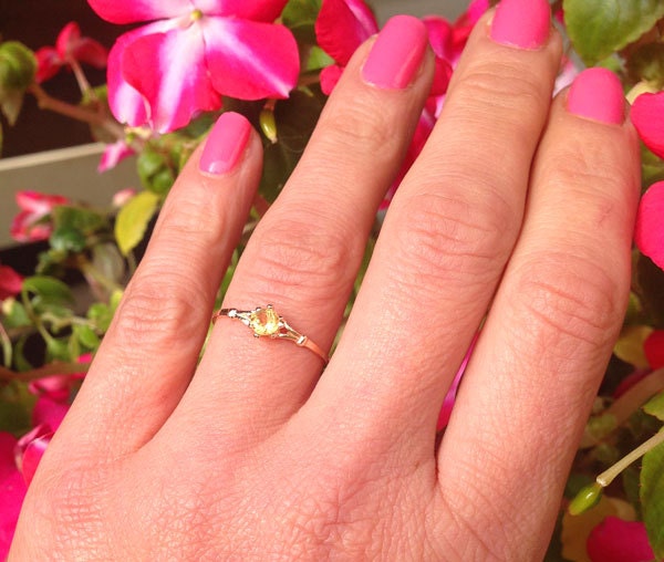 Citrine ring - November Birthstone - Simple Delicate Ring with Round Citrine Gemstone - H.L.Jewelry