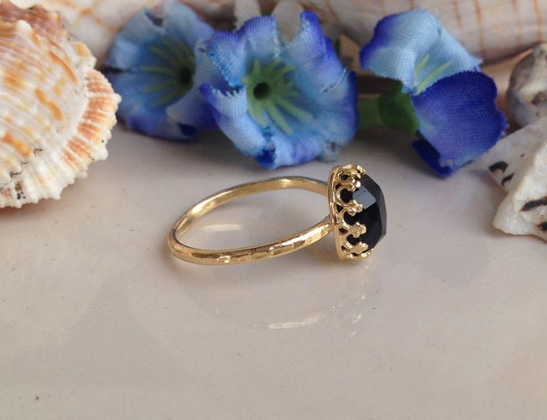 Black Onyx Ring - December Birthstone - Delicate Hammered Oval Crown Ring with Black Onyx Gemstone - H.L.Jewelry