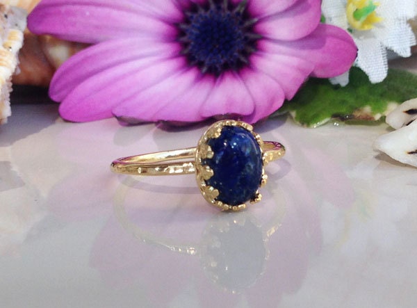 Blue Lapis Ring - Delicate Hammered Oval Crown Ring with Lapis Lazuli Gemstone - H.L.Jewelry