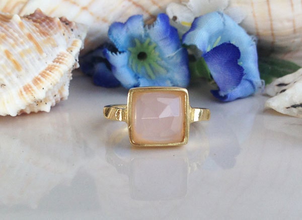 Rose Quartz Ring - October Birthstone  - Square Ring - Simple Ring - Pink Ring - Gold Ring - Hammered Ring - Vintage Style - H.L.Jewelry