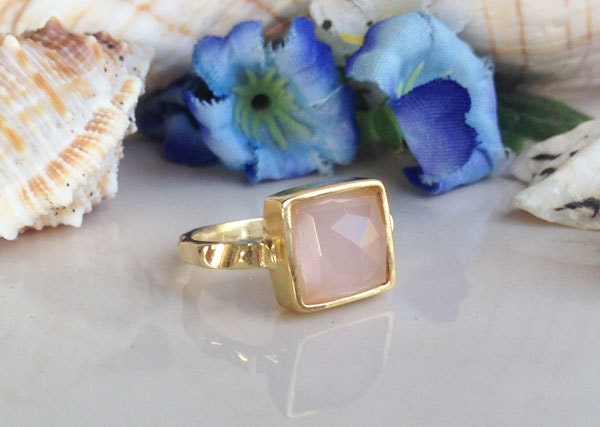 Rose Quartz Ring - October Birthstone  - Square Ring - Simple Ring - Pink Ring - Gold Ring - Hammered Ring - Vintage Style - H.L.Jewelry