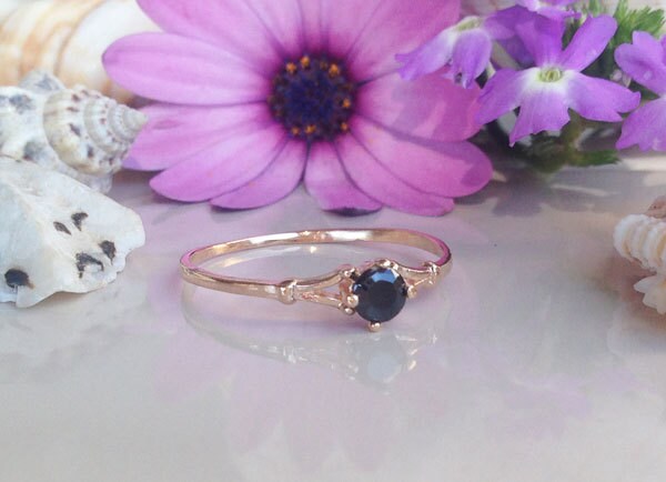 Black Onyx Ring - December Birthstone - Simple Delicate Ring with Round Black Onyx Stone - H.L.Jewelry