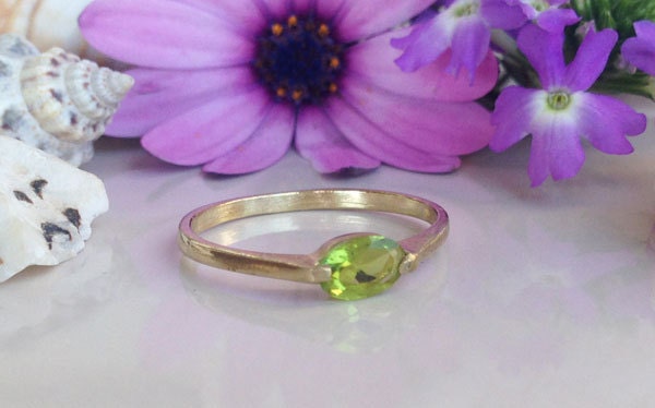 Peridot Ring - August Birthstone - Delicate Simple Ring with Oval Peridot Gemstone - H.L.Jewelry