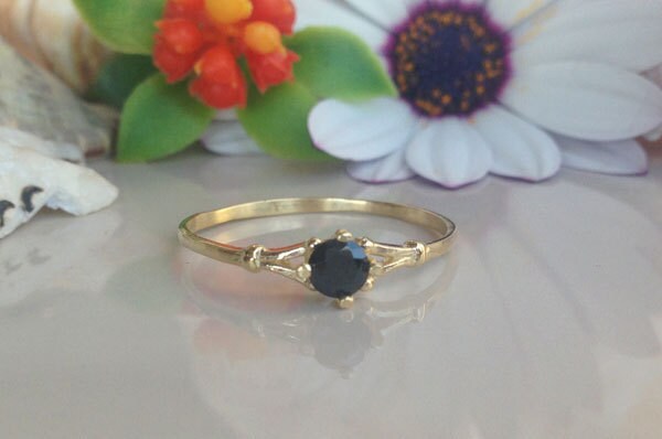 Black Onyx Ring - December Birthstone - Simple Delicate Ring with Round Black Onyx Stone - H.L.Jewelry