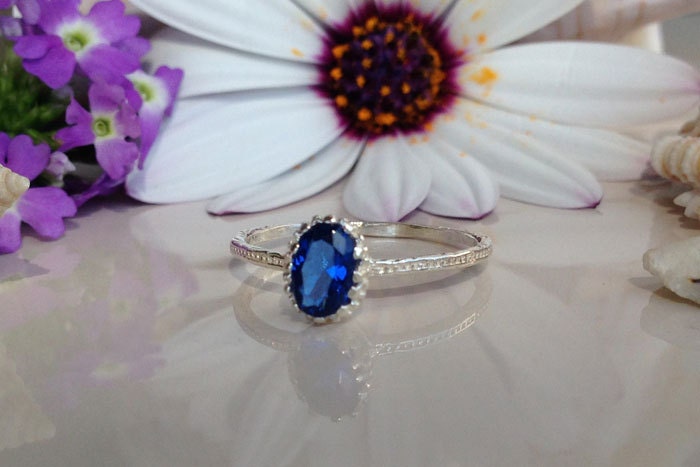 Blue Sapphire Ring - September Birthstone - Delicate Hammered Ring with Oval Blue Sapphire Gemstone - H.L.Jewelry