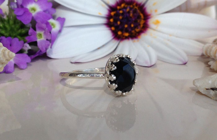 Black Onyx Ring - December Birthstone - Delicate Hammered Oval Crown Ring with Black Onyx Gemstone - H.L.Jewelry