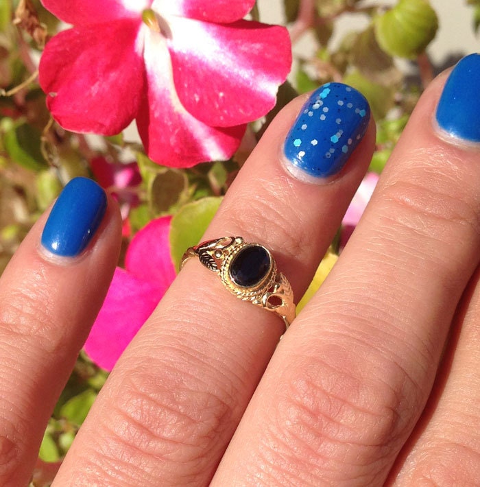 Black Onyx Ring - December Birthstone - Delicate Lace Ring with Oval Black Onyx Stone and Leaves Accents - H.L.Jewelry