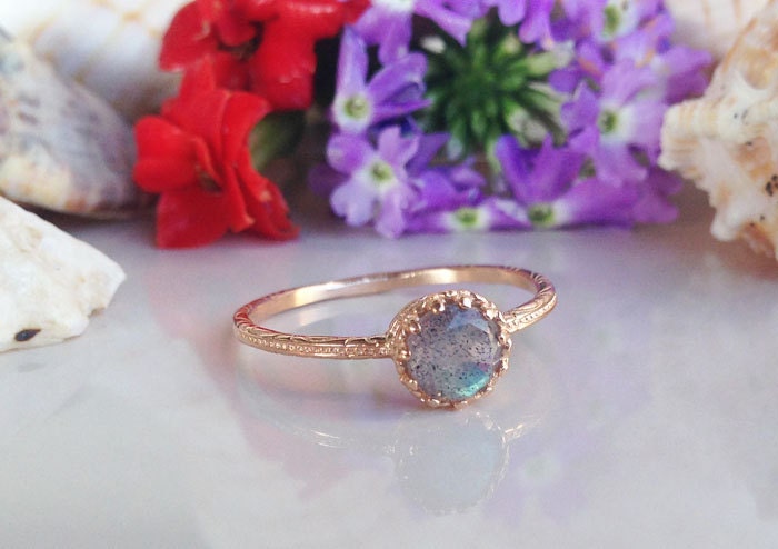 Labradorite Ring - Delicate Hammered Ring with Round Labradorite Gemstone - H.L.Jewelry