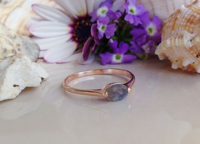 Labradorite Ring - Delicate Simple Ring with Oval Labradorite Gemstone - H.L.Jewelry