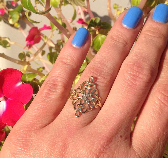 Elegance in Bloom: Lace Flower Ring - H.L.Jewelry