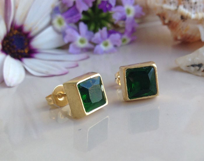 Emerald Earrings - May Birthstone Jewelry - Simple Square Stud Earrings with Emerald Gemstones - H.L.Jewelry