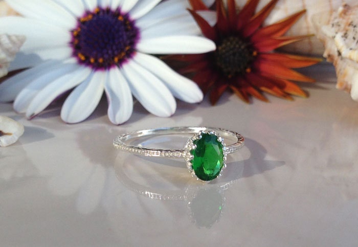 Emerald Ring - May Birthstone - Oval Emerald Gemstone Delicate Hammered Ring - H.L.Jewelry