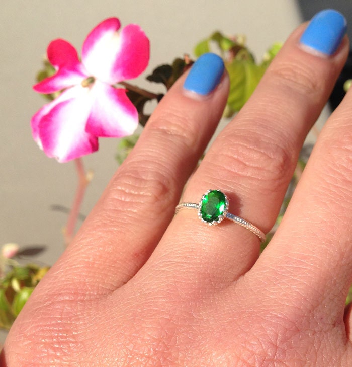 Emerald Ring - May Birthstone - Oval Emerald Gemstone Delicate Hammered Ring - H.L.Jewelry