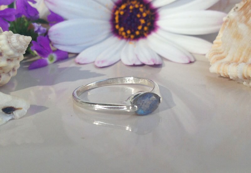 Labradorite Ring - Delicate Simple Ring with Oval Labradorite Gemstone - H.L.Jewelry