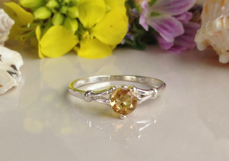 Citrine ring - November Birthstone - Simple Delicate Ring with Round Citrine Gemstone - H.L.Jewelry