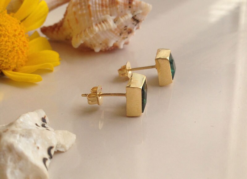 Green Tourmaline Earrings - Simple Square Stud Earrings with Green Tourmaline Gemstones - H.L.Jewelry