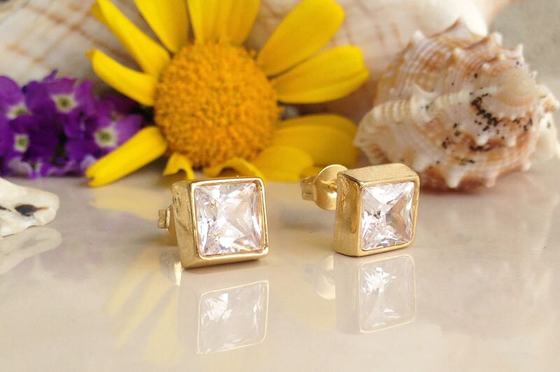 Clear Quartz Earrings - April Birthstone - Simple Square Stud Earrings with Clear Quartz Stones - H.L.Jewelry