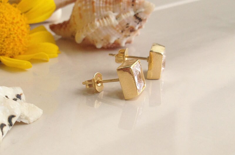 Clear Quartz Earrings - April Birthstone - Simple Square Stud Earrings with Clear Quartz Stones - H.L.Jewelry