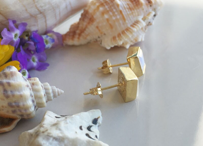 Rainbow Moonstone Simple Square Stud Earrings - June Birthstone - H.L.Jewelry