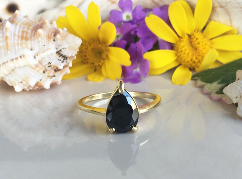 Black Onyx Ring - December Birthstone - Lace Setting Ring with Pear-Shaped Black Onyx Gemstone - H.L.Jewelry