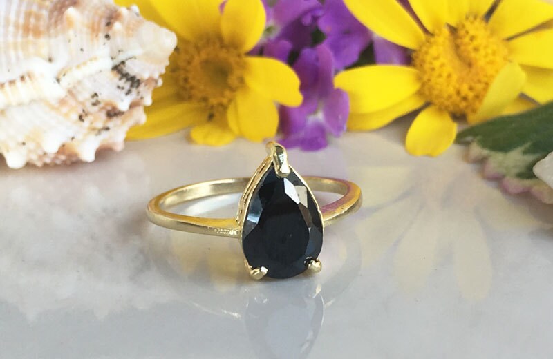 Black Onyx Ring - December Birthstone - Lace Setting Ring with Pear-Shaped Black Onyx Gemstone - H.L.Jewelry