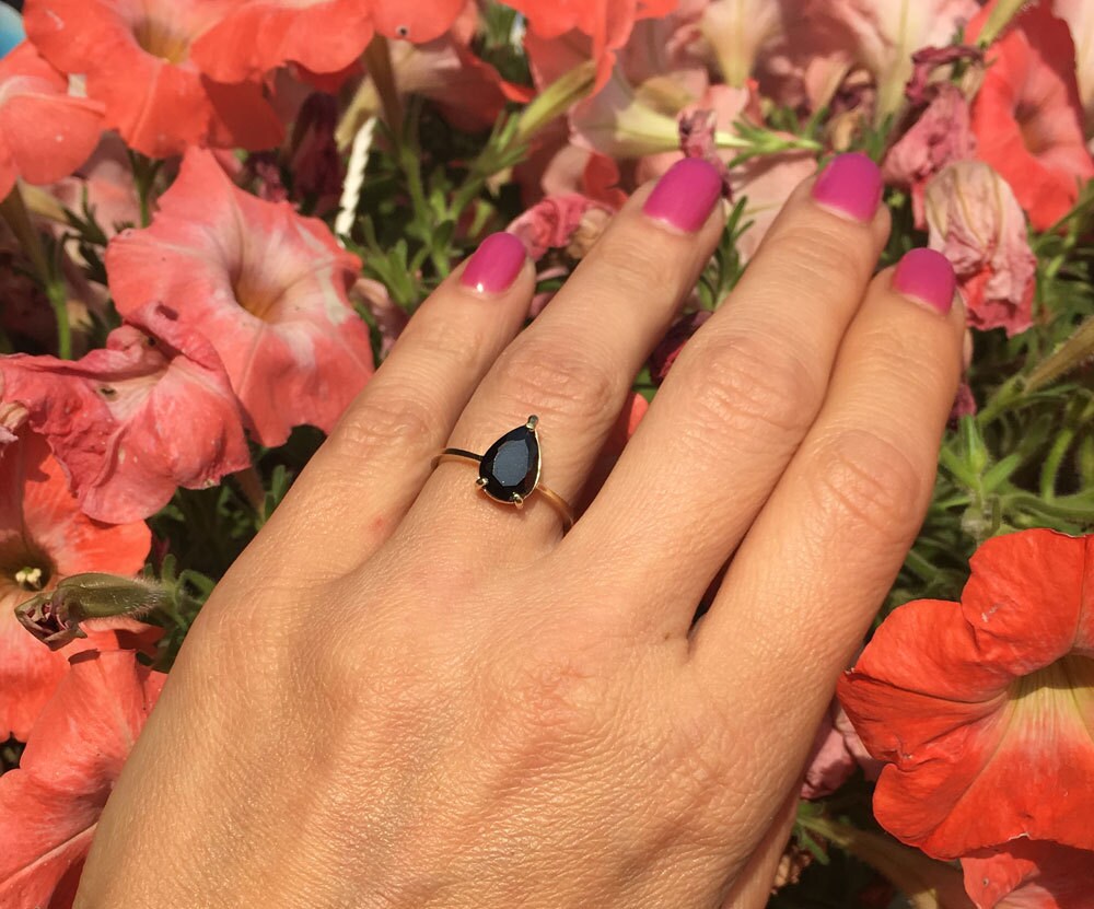 Black Onyx Ring - December Birthstone - Lace Setting Ring with Pear-Shaped Black Onyx Gemstone - H.L.Jewelry