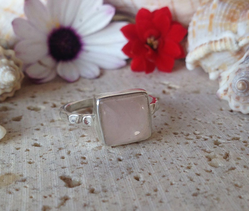 Rose Quartz Ring - October Birthstone  - Square Ring - Simple Ring - Pink Ring - Gold Ring - Hammered Ring - Vintage Style - H.L.Jewelry