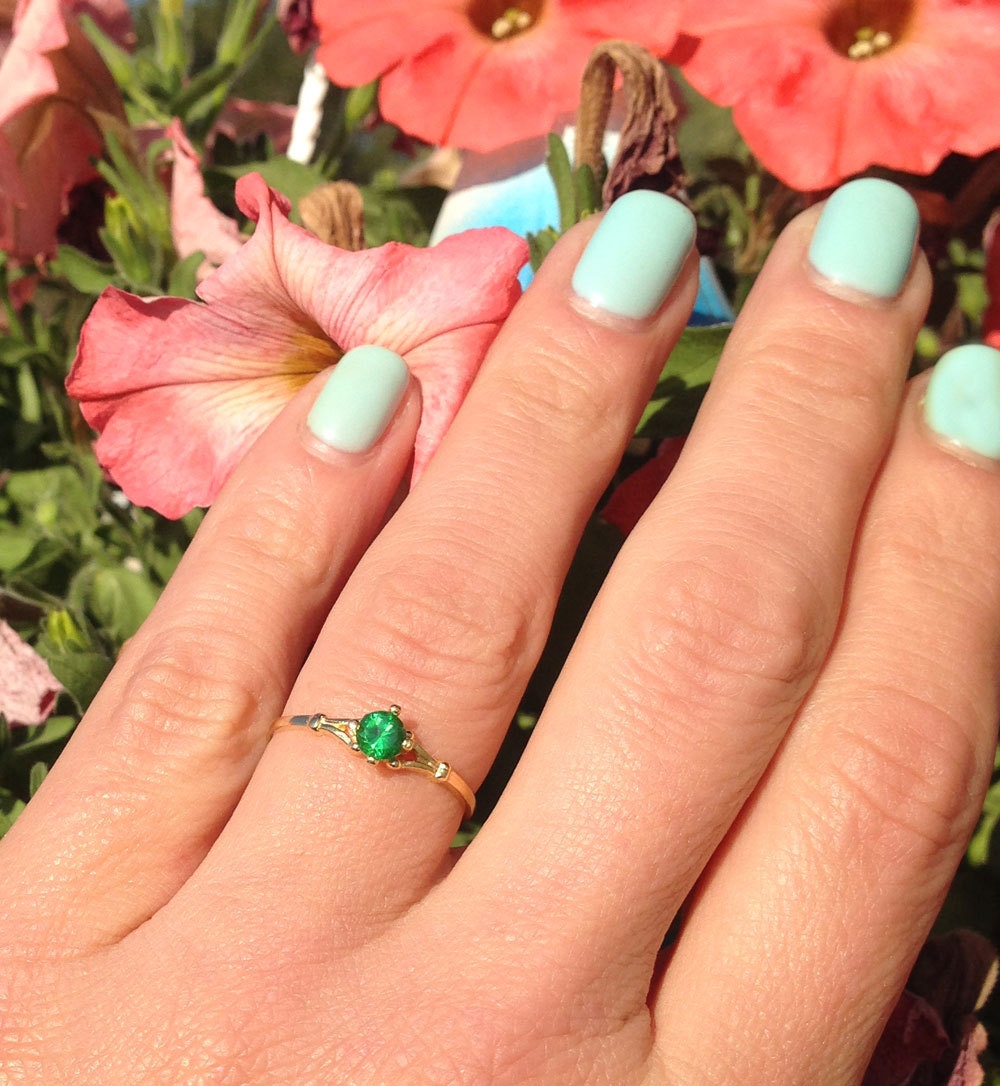 Emerald Ring - May Birthstone - Simple Delicate Ring with Round Emerald Gemstone - H.L.Jewelry