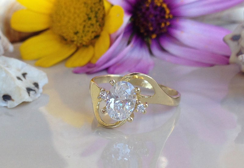 Clear Quartz Ring - April Birthstone - Delicate Ring with Oval Clear Quartz Stone - H.L.Jewelry