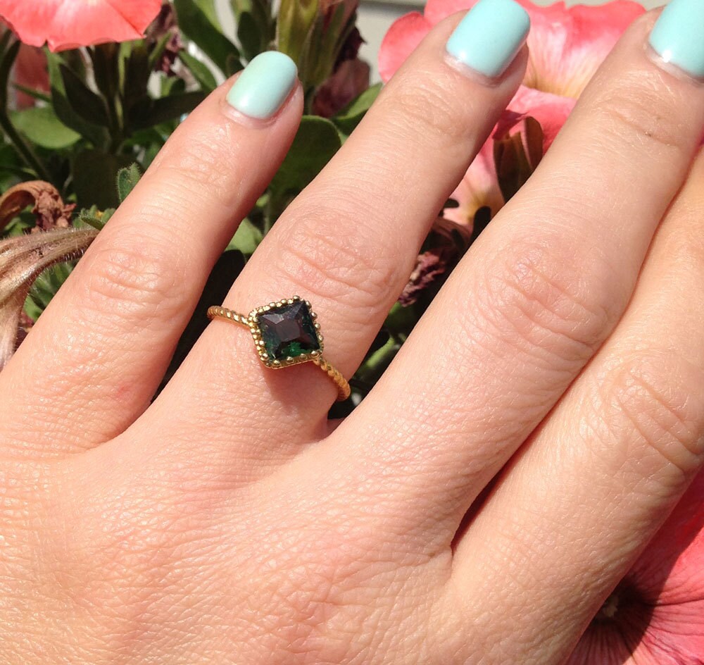 Green Tourmaline Ring - Simple Twist Band Ring with Square Green Tourmaline Stone - H.L.Jewelry